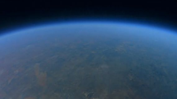 Avusturyalı pilot 39.000 m de balondan atladı